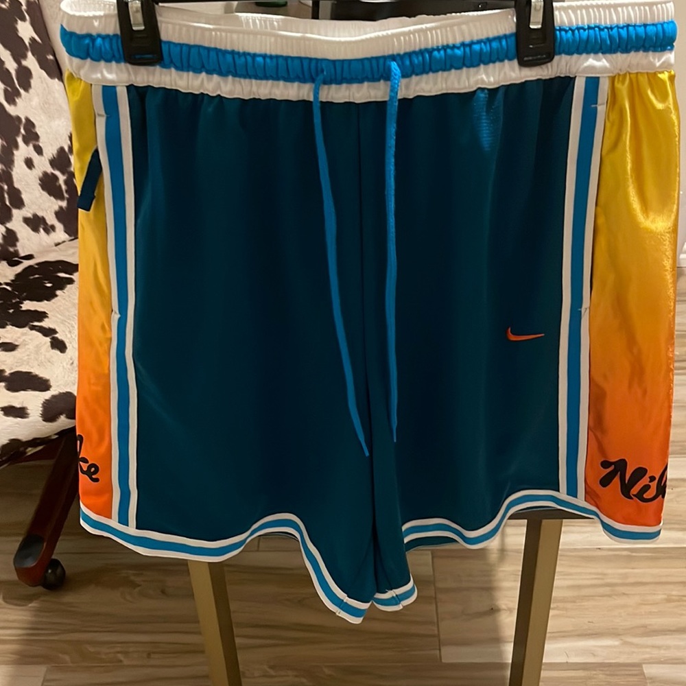 Nike basketball shorts dri-fit XL